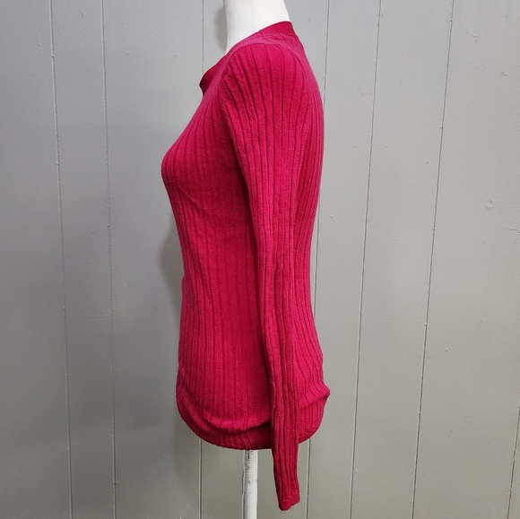 Banana Republic 100% Merino Wool Dark Pink Sweater - Picture 4 of 10